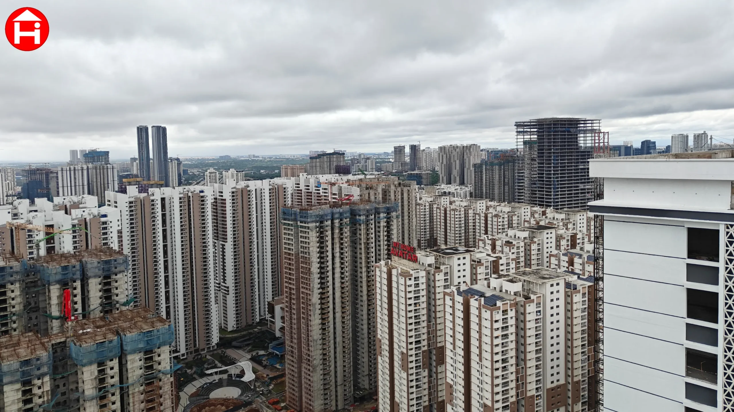 A table listing the Best Construction Companies in India, including their revenue in crore rupees and their headquarters locations.